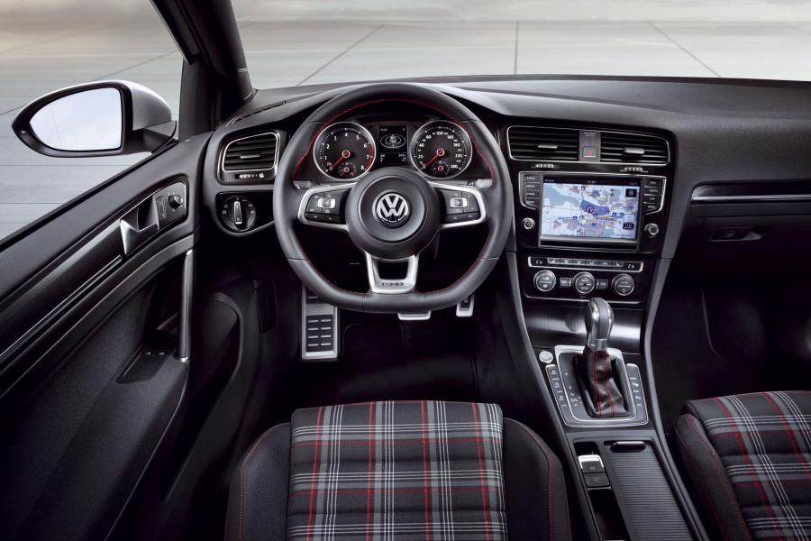  Volkswagen Golf GTi Concept 2012 года  (фото 2 из 6)